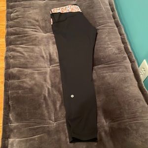 EUC Lululemon wunder under reversible floral band full length hemmed leggings